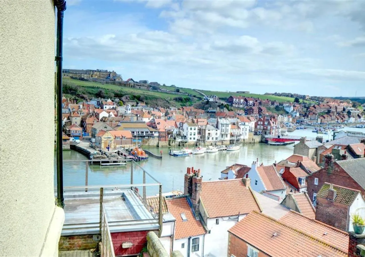 Mount Cottage Whitby 0*,
